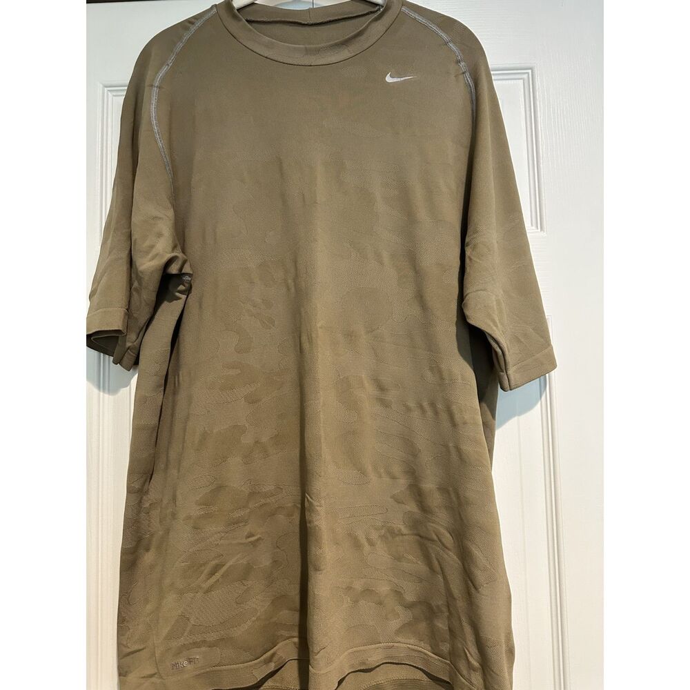 Nike Pro Mens Fit Dry Camo Short Sleeve Athletic T-Shirt 2XL Olive Green Swoosh